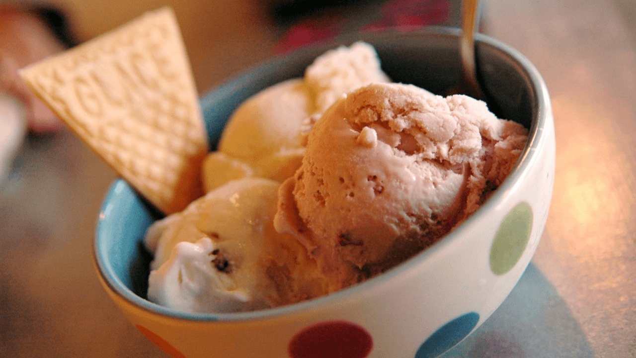 30-Year-Old CEO Left Wall Street, Bought a “Stale” Fro-Yo Chain—Now It Brings in $21 Million a Year - Hancerz